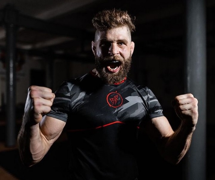 Procházka dnes môže jednou nohou môže vojsť do titulového zápasu